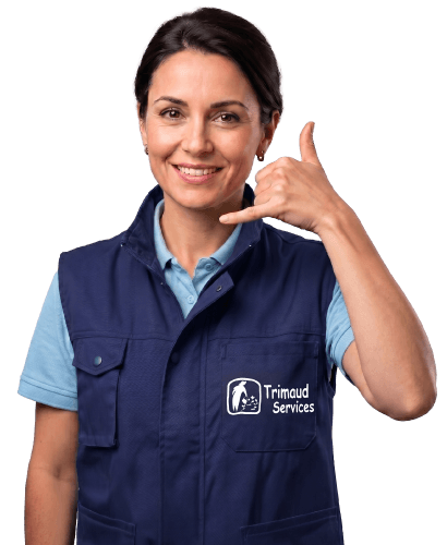 trimaud-services-saint-nazaire-femme-appel-2 Contactez Trimaud Services le spécialiste du service à la personne pour les travaux de jardinage à Saint-Nazaire